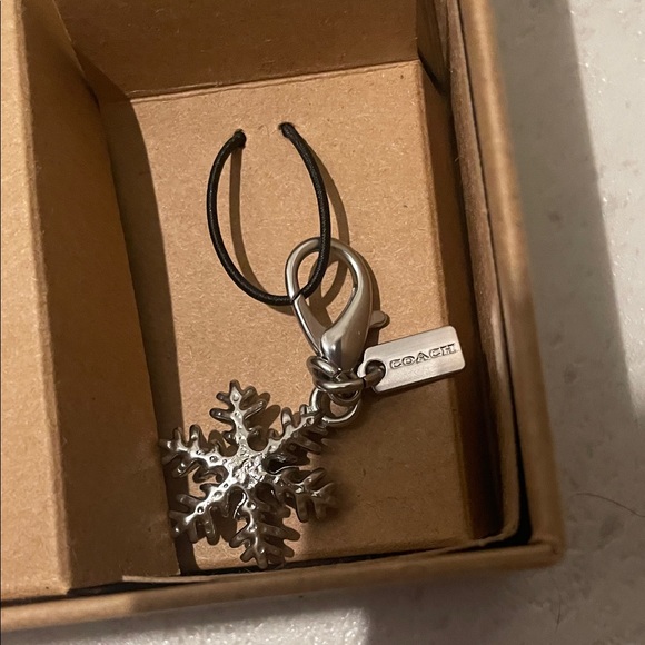 -RARE- Coach Cream Crossbody Wallet on Chain Bag with Silver Chain & 2 Charms - Picture 4 of 7